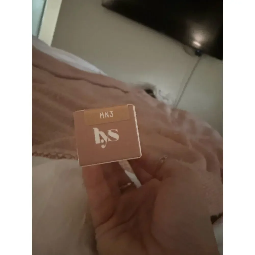 NIB LYS Beauty Bright Start Creamy Buildable Coverage Airbrush Concealer in MN3